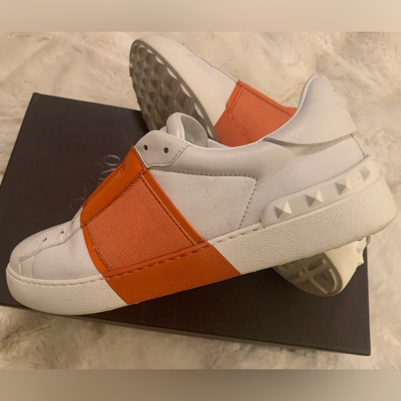 🔥🔥🔥VALENTINO Rockstud Accents Leather Sneakers. Size 8.5 or 39 Europe - Picture 9 of 15